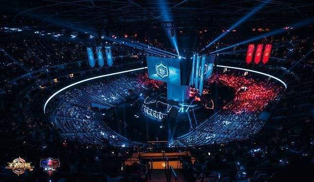 她面对世界 她面对世界